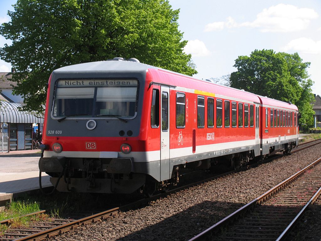 928 609/628 609 auf Bahnhof Soltau am 3-5-2011.
