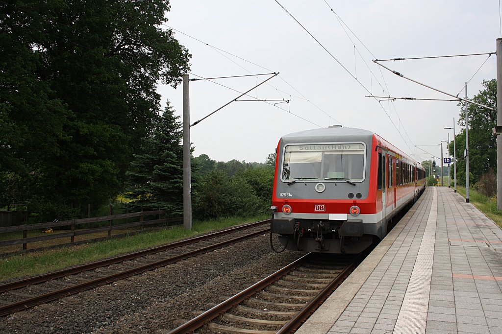 928 614, verlsst den Bahnhof Bennemhlen in Richtung Schwarmstedt am 20.05.2011.