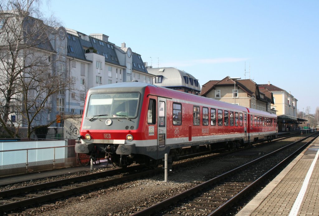 928 und 628 337 fahren nur durch. Sie wurden sp�ter als RB eingesetzt. Friedrichshafen Stadt, 20.02.10