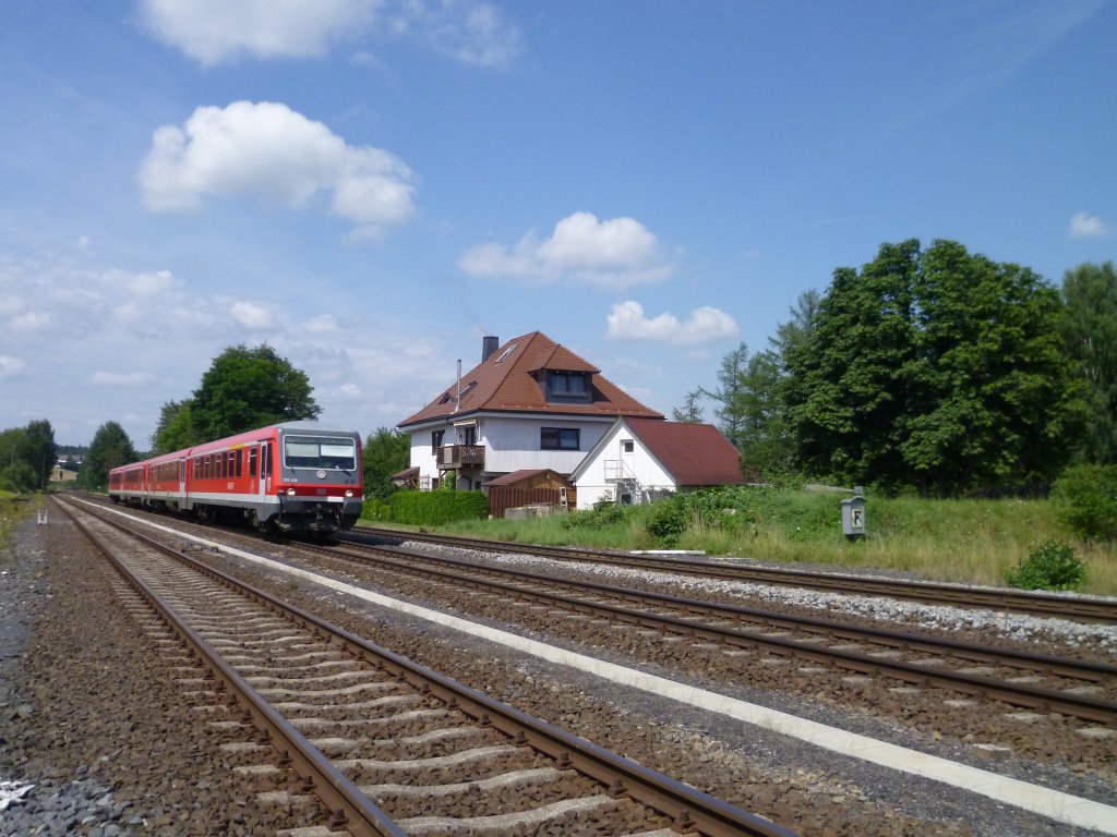 928/ 628 429 und 928/ 628 420 furen am 03.08.11 von Hof Hbf nach Regensburg. Vermutlich als ALX ersatz, denn um diese Zeit kommt ein Alx. 12:13Uhr in Pechbrunn aufgenommen.