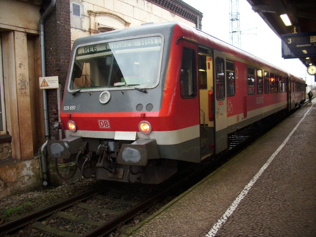928 651 legte am 28.November 2009 von Szczecin Glowny nach Lbeck Hbf in Bad Kleinen einen Zwischenhalt ein.