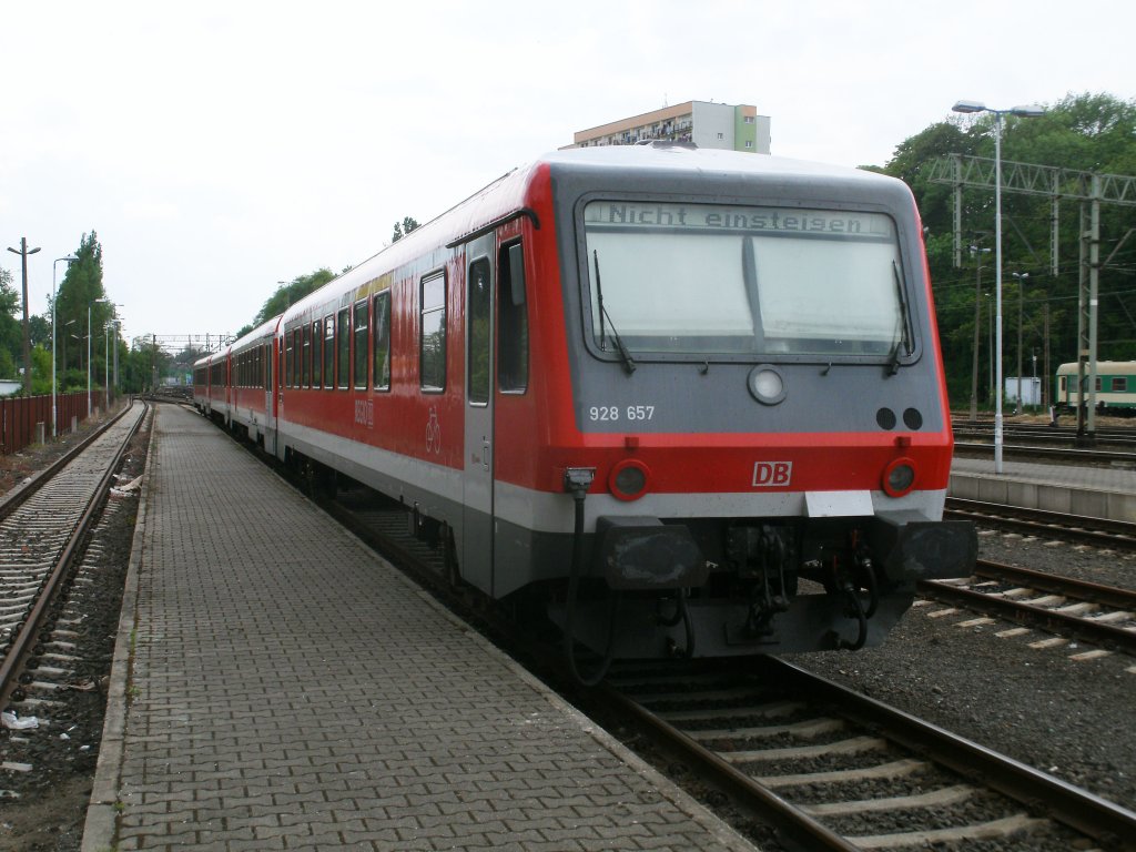928 657 abgestellt,am 14.Mai 2011,in Szczecin Glowny.