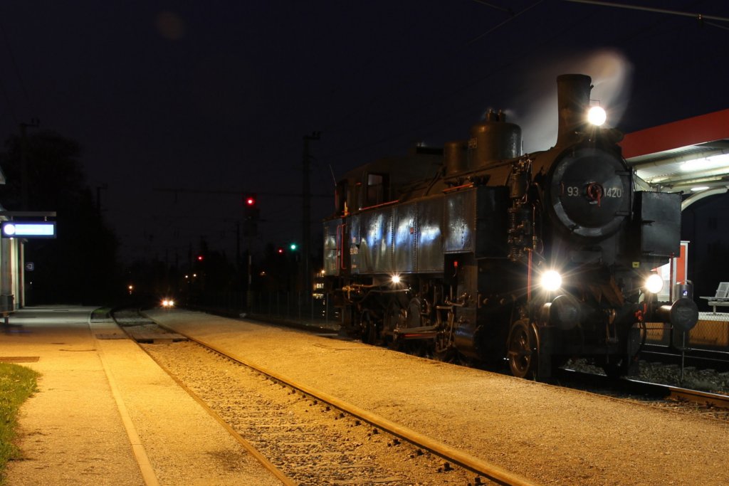 93 1420 des Verein Neue Landesbahn als Lz berstellung (Zugnr leider unbekannt) von Mistelbach Lokalbahnhof nach St Plten Hauptbahnhof, ihr bei einem kurzen Betrieblichen Aufenthalt im Bahnhof Korneuburg; am 14.04.2012