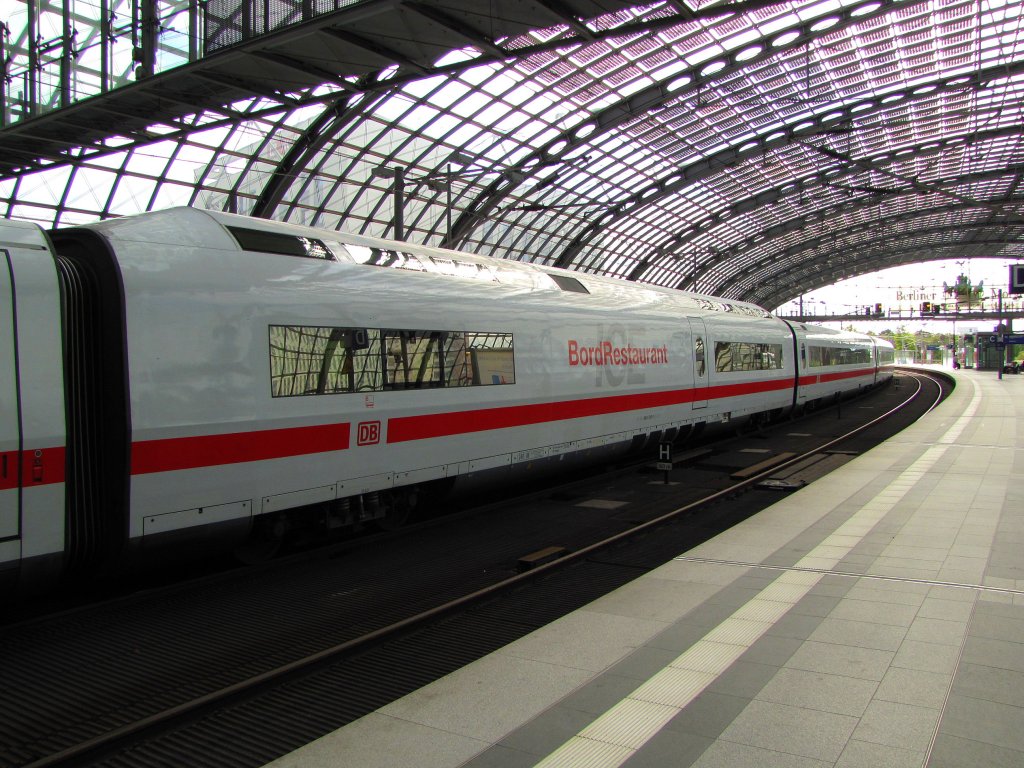 93 80 5804 013-1 D-DB im ICE 690 von Mnchen Hbf nach Berlin Ostbahnhof, in Berlin Hbf; 09.08.2011