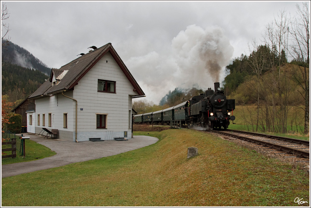 93.1420 bei der Einfahrt in St.Aegyd am Neuwalde, mit dem Sonderzug SR 14602 von St.Plten Hbf nach St. Aegyd Markt. 15.4.2012 

