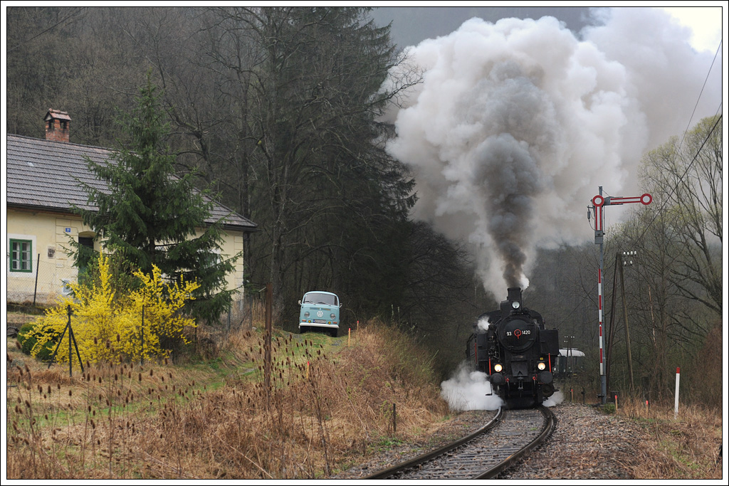 93.1420 mit ihrem Sonderzug SR 14602 von St. Plten nach St. Aegyd/Nw am 15.4.2012 beim ES Freiland aufgenommen.