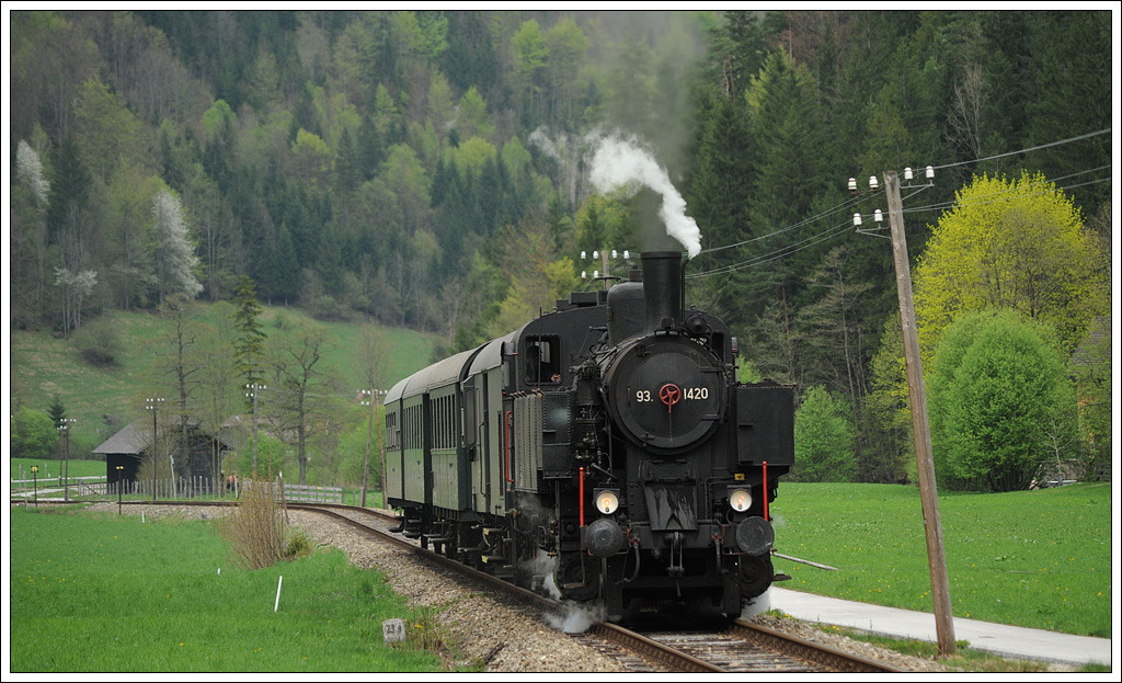 93.1420 vom  Verein Neue Landesbahn  am 28.4.2013 als NF zwischen Hohenberg und St. Aegyd/Nw bei Thorhof aufgenommen.