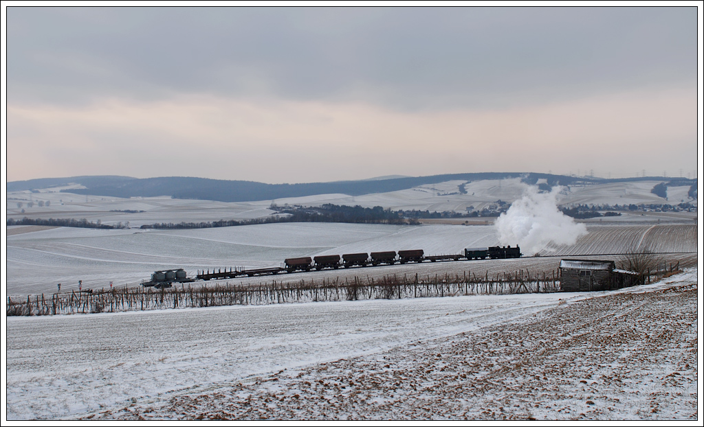 93.1420 vom Verein Neue Landesbahn mit ihrem SGAG 14500 von Korneuburg nach Ernstbrunn am 11.2.2013 am Weinviertler Jingpeng-Pa (Mollmannsdorfer Berg) aufgenommen.

http://www.landesbahn.at/