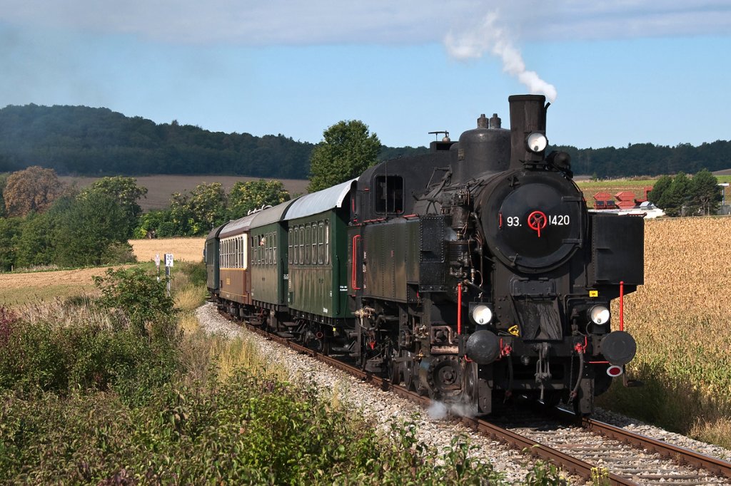 93.1420 war an diesem Wochenende mit dem NEX  Leiser Berge  unterwegs. Hier zu sehen am 16.09.2012 kurz nach Karnabrunn.