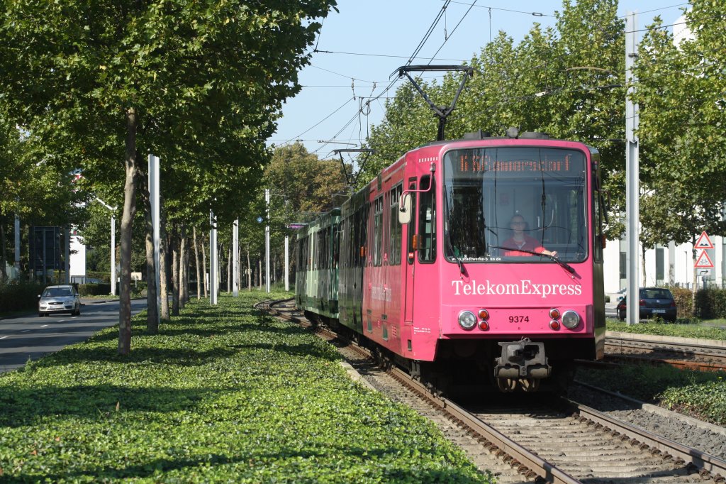 9374+9361 (451 351+451 344) fuhren am 25.09.11 in die Station Bonn Telekom ein.