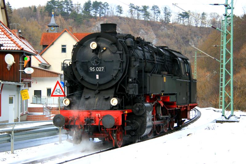 95 027 beim Umsetzen in Rbeland; 11.12.2011