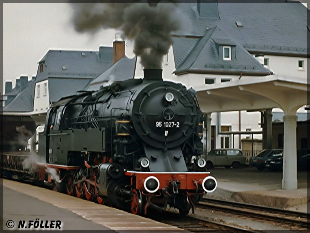 95 1027 durchfhrt am 09.10.1992 mit einem Gterzug den Bahnhof Sonneberg