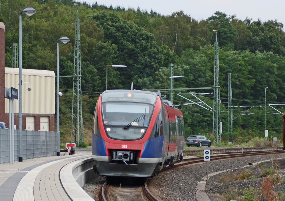 95 80 0 643 213-1 D-DB als RB8961 aus Heerlen nach Stolberg-Altstadt bei der Durchfahrt an Gleis 27 in Stolberg (Rheinl.) Hbf, 2.8.10