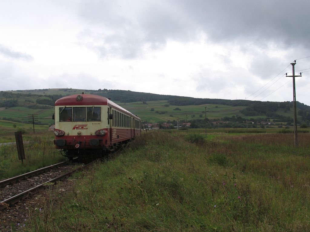 97-0530-2/97-0330-1 (Regiotrans) mit Regionalzug 14833 Odorhei-Sighişoara bei Lutiţa am 31-8-2010.