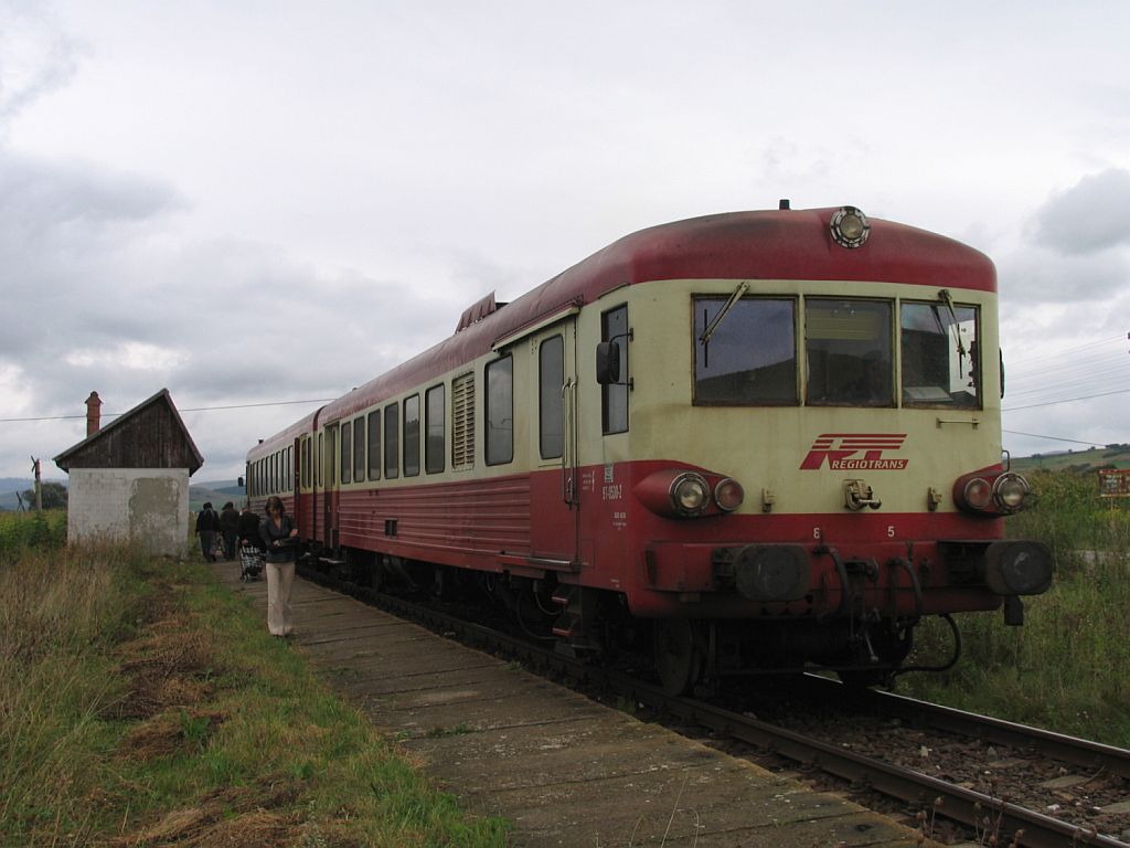 97-0530-2/97-0330-1 (Regiotrans) mit Regionalzug 14833 Odorhei-Sighişoara auf Bahnhof Lutiţa am 31-8-2010.