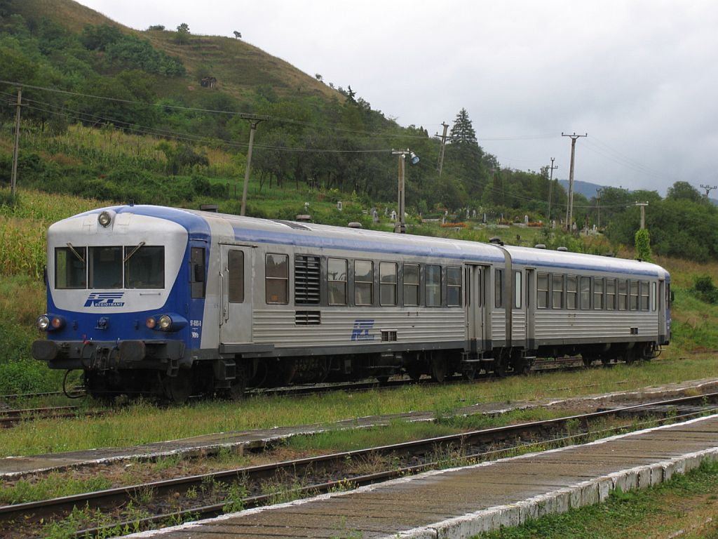 97-0593-0/57-0793-0 der Regiotrans (ex-SNCF) auf Bahnhof Cristur am 31-8-2010.