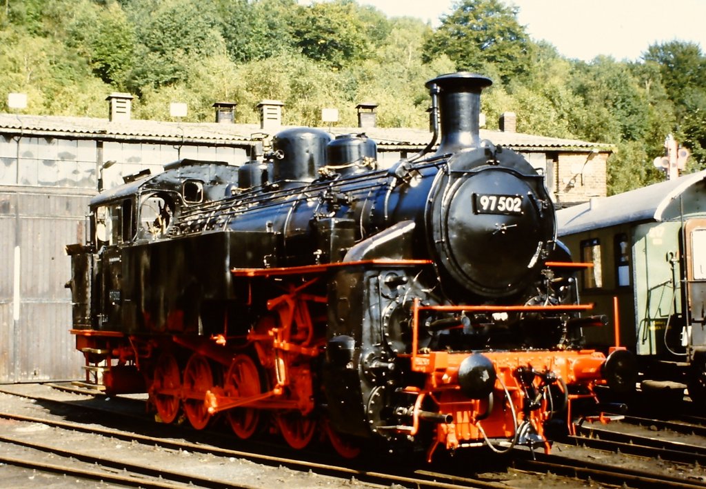 97 502 auf der Fahrzeugschau  150 Jahre deutsche Eisenbahn  vom 3. - 13. Oktober 1985 in Bochum-Dahlhausen.