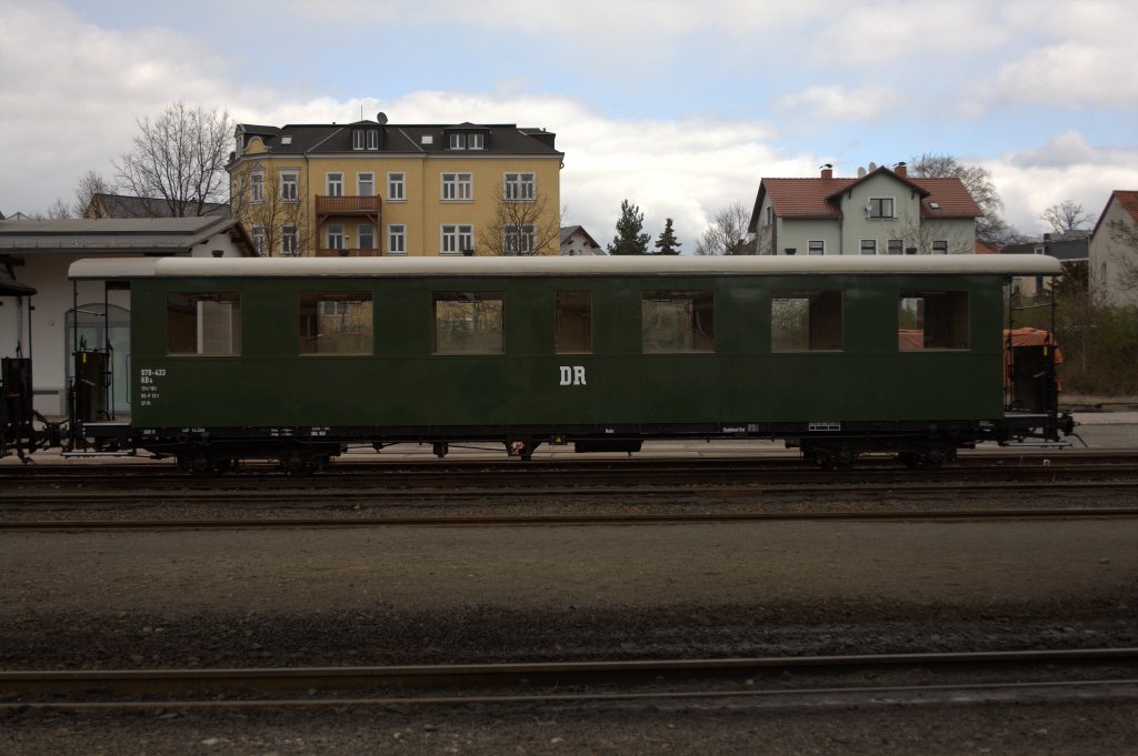970 - 433   KB4 , ein Einzelg�nger bei der L��nitzgrundbahn. Am 04.08.2012 gegen 12:41 Uhr aufgenommen.