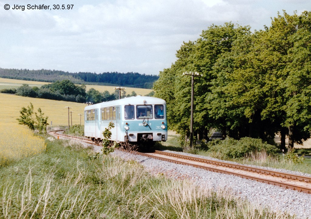 972 723 wurde am 30.5.97 sdlich von Weilar auf dem Weg nach Kaltennordheim fotofrafiert. 