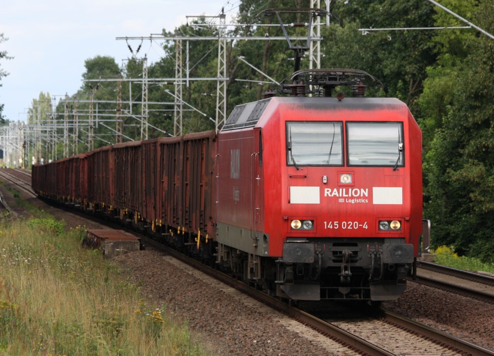 9.8.2012 R�ntgental. 145 020 mit Ganzzug Richtung Karower Kreuz.