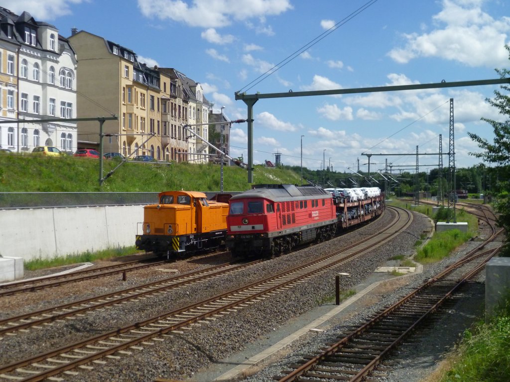 98803346601-8 D-EBS stand am 21.06.13 in Plauen/V. oberer Bahnhof, dabei fuhr die 232 587-6 durch.
