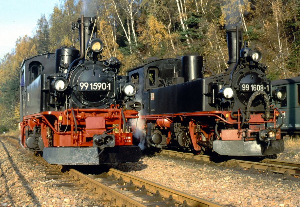 99 1590-1 und 99 1608-1 Kipsdorf in Okt. 1994