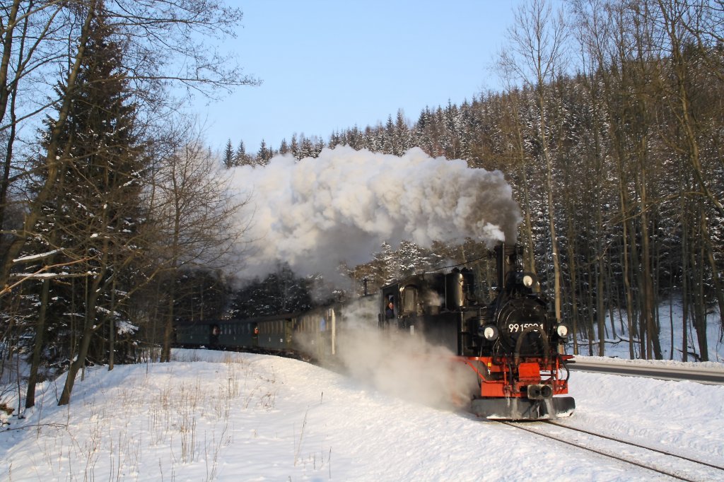 99 1590-1 ist am 11.02.2012 zwischen Schlssel und Jhstadt unterwegs. Es war einer ihre letzten Einsatztage, seit mitte Mrz ist die IV K nicht mehr betriebsfhig.

