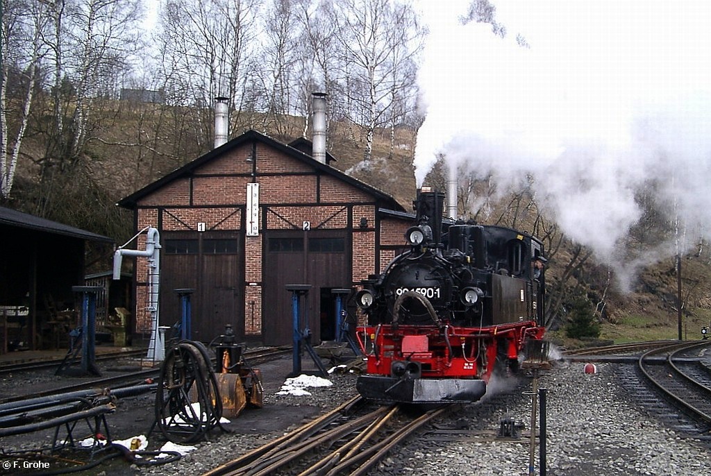 99 1590-1 (Baujahr 1913), Prenitztalbahn, Spurweite 750 mm, fotografiert am Lokschuppen Jhstadt am 18.02.2007
