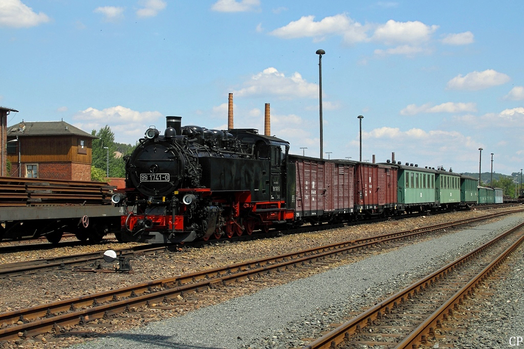 99 1741-0 steht am 16.07.2011 im Bahnhof Freital-Hainsberg.