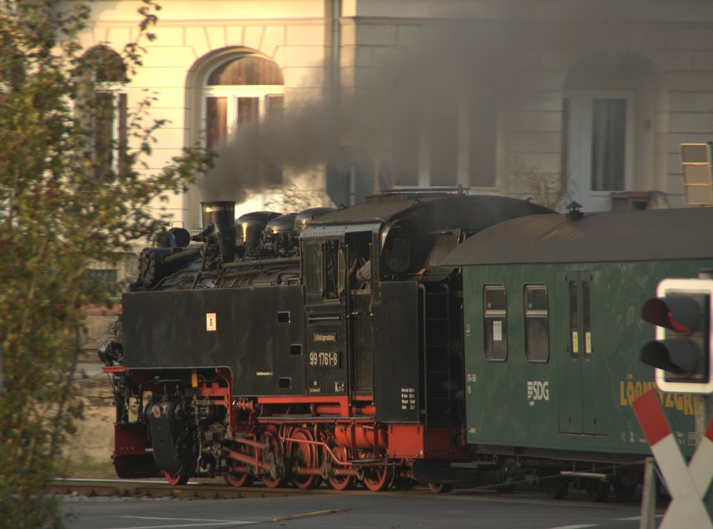 99 1761-8 ist am 24.10.09 im Stadgebiet von Radebeul unterwegs.