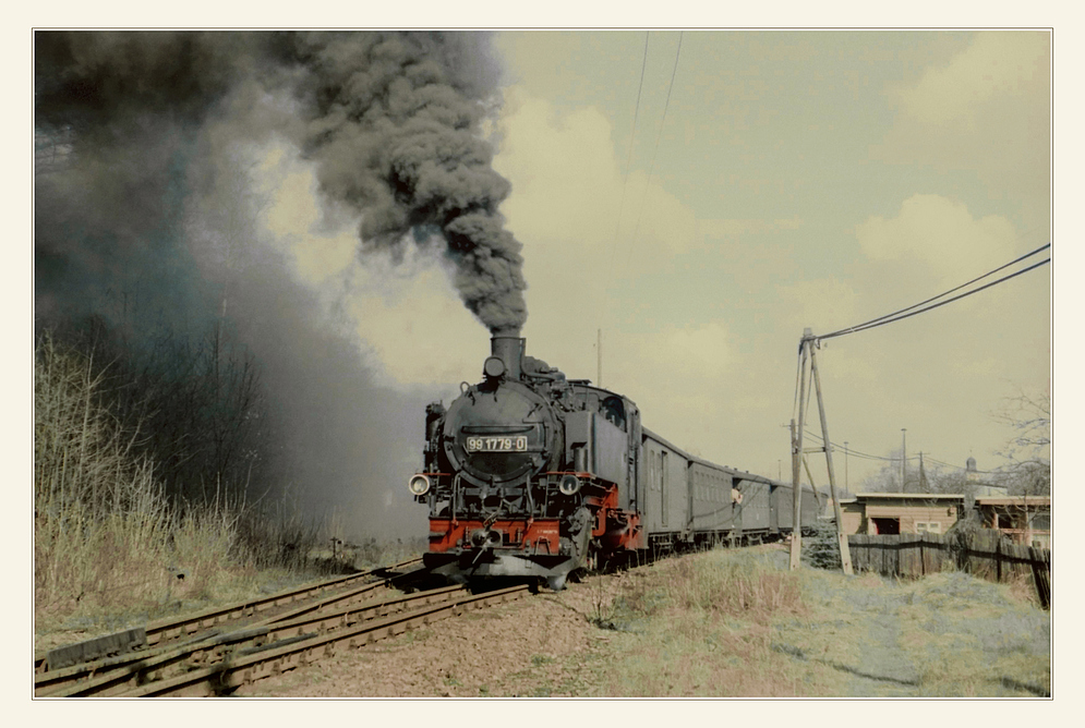 99 1779 mit Zug nach Kipsdorf bei der Ausfahrt aus dem Bahnhof Bad Schmiedeberg etwa 1977