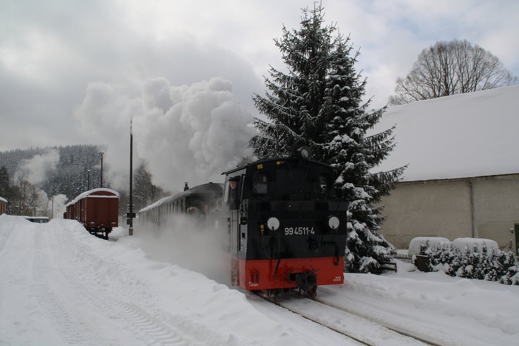 99 4511 beim verlassen des Bahnhofs Schmalzgrube in Richtung Steinbach. (13.02.2010)