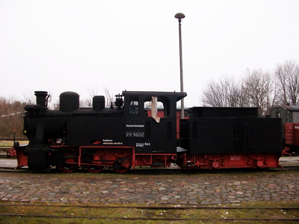 99 4652 im Traditionsbereich von Putbus am 02.Februar 2011.