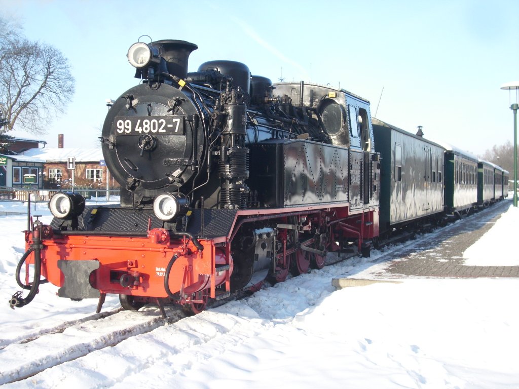 99 4802 hatte am 23.Januar 2010 bei schnsten Winterwetter Putbus erreicht.