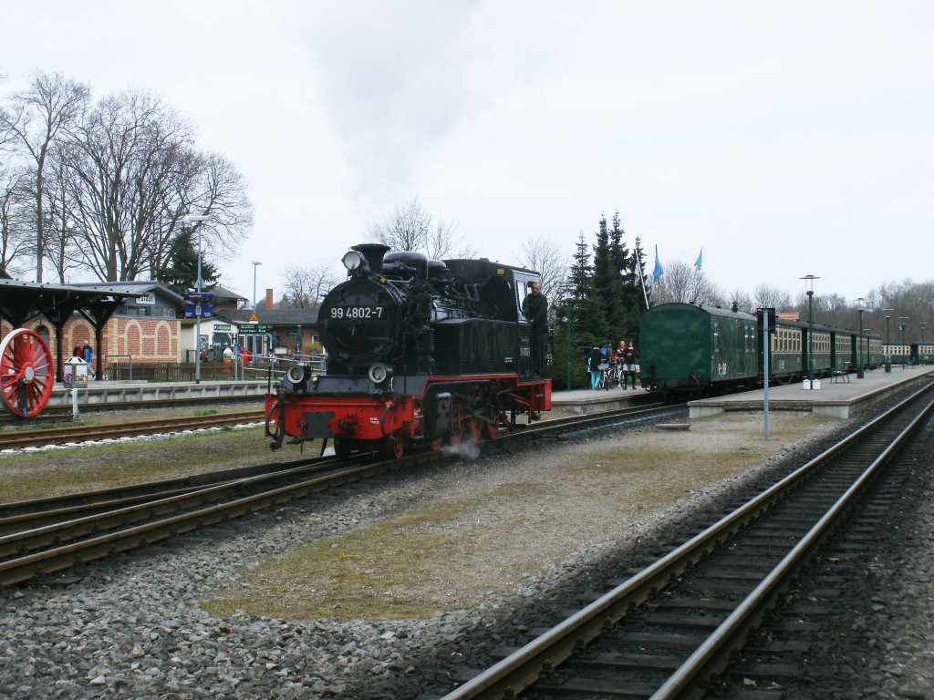 99 4802 wurde,am 27.April 2013,nach der Ankunft aus Ghren in Putbus vom Zug abgehngt.