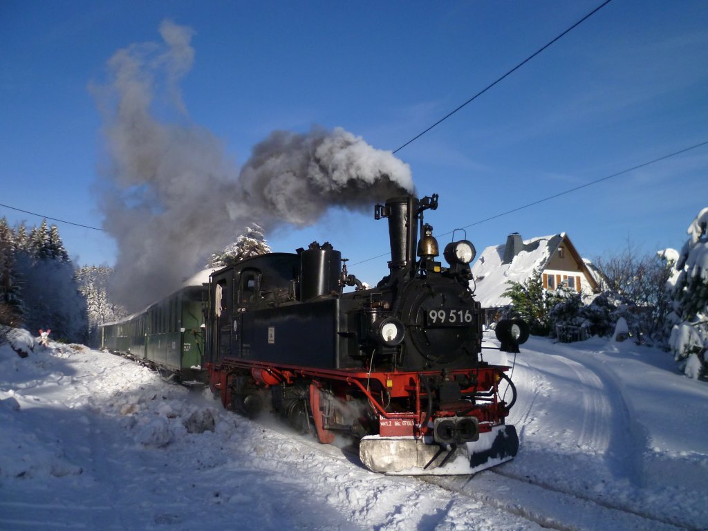 99 516 war am 01.12.12 bei der Museumsbahn Schnheide im Einsatz zum Adventsdampf. Hier in Neuheide.