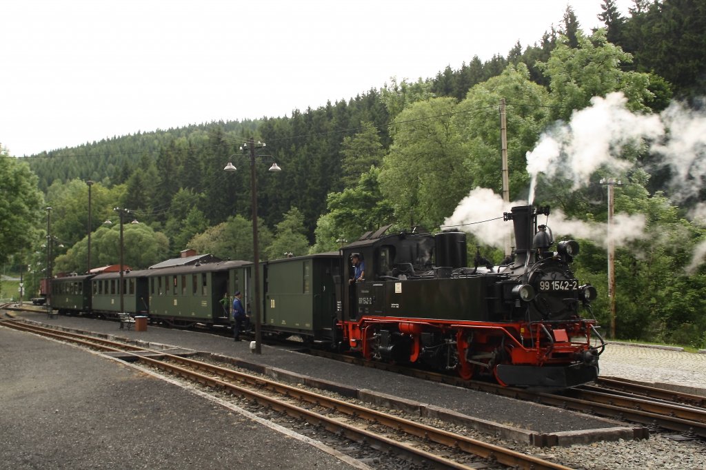 99 542 am 03.06.2012 im Bahnhof Schmalzgrube. 

