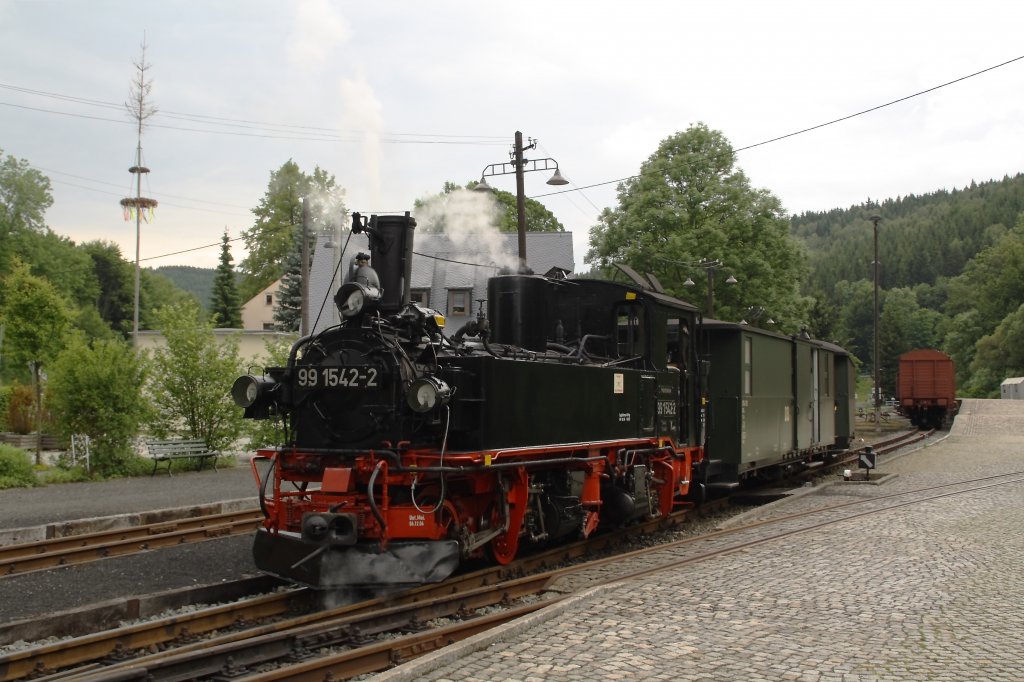 99 542 am 03.06.2012 im Bahnhof Schmalzgrube. 

