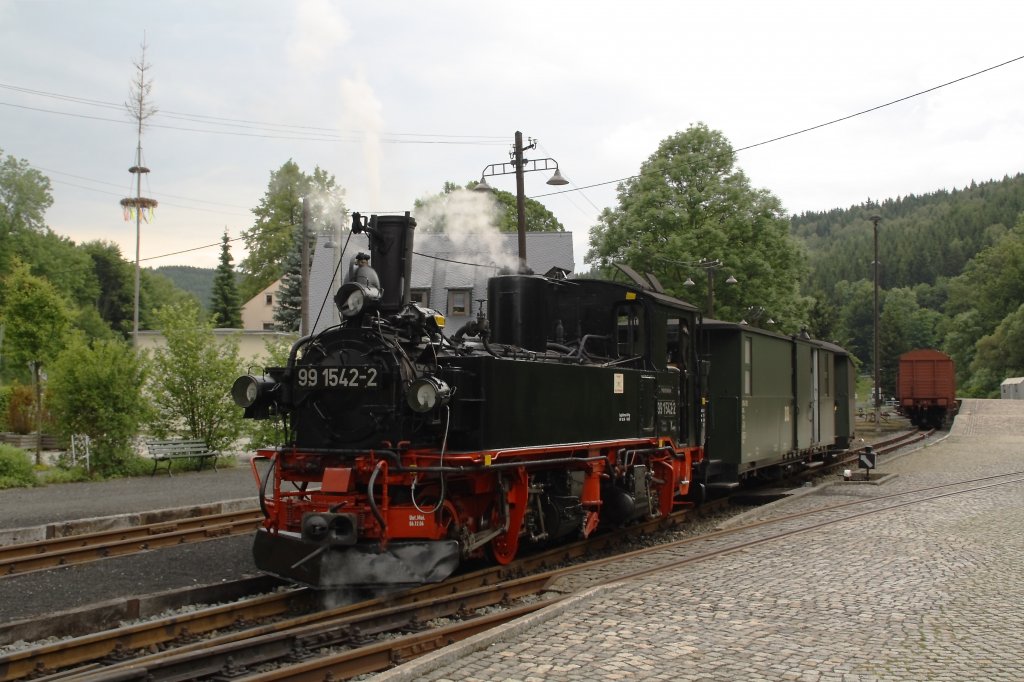 99 542 am 03.06.2012 im Bahnhof Schmalzgrube. 

