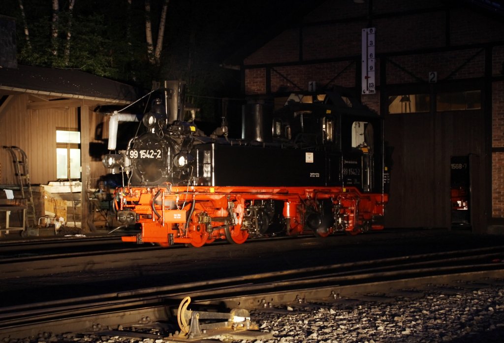 99 542 am 09.07.2010 im Bahnhof Jhstadt.