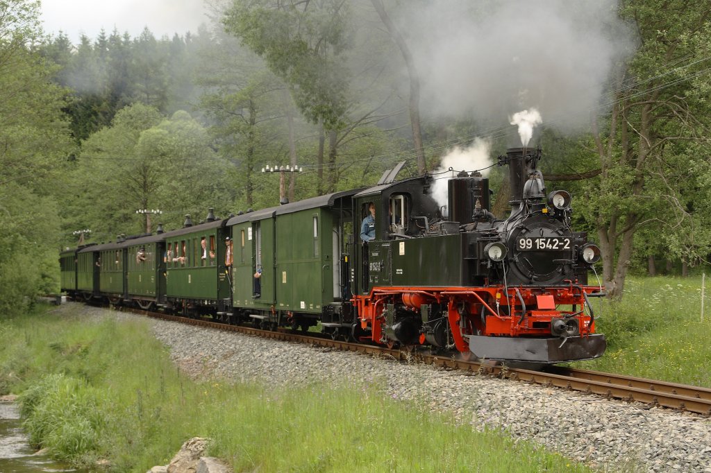 99 542 ist am 13.06.2011 zwischen Schlssel und Jhstadt unterwegs. 

