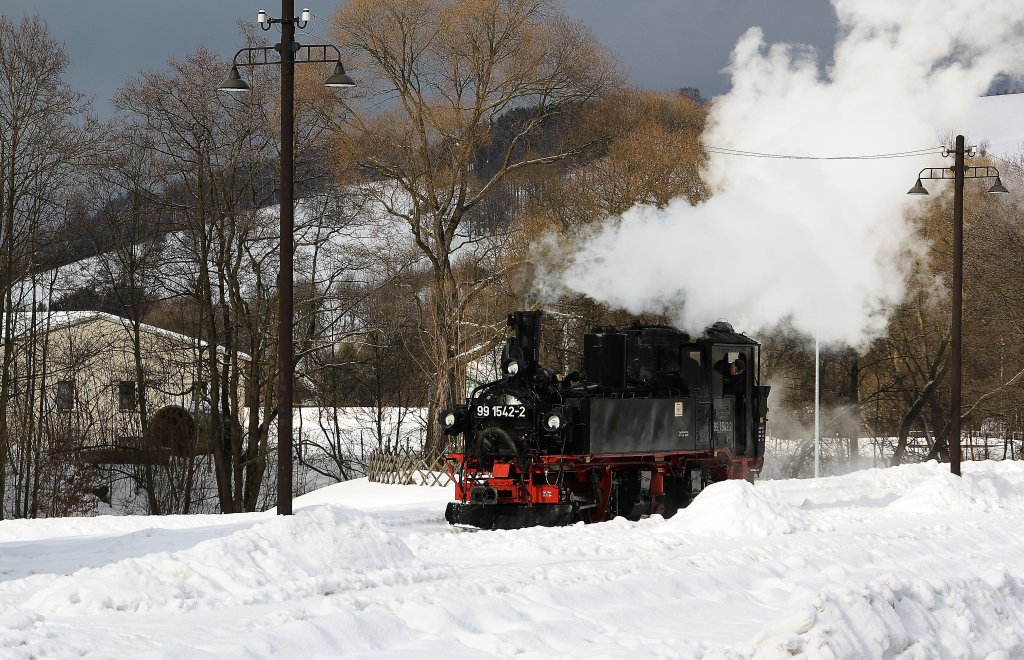 99 542 setzt am 28.02.2010 im Bahnhof Steinbach um.