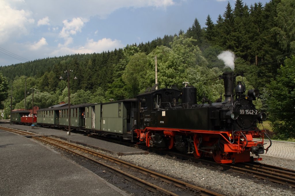 99 542 wartet am 10.07.2010 im Bahnhof Schmalzgrube auf dem Abfahrtsbefehl.