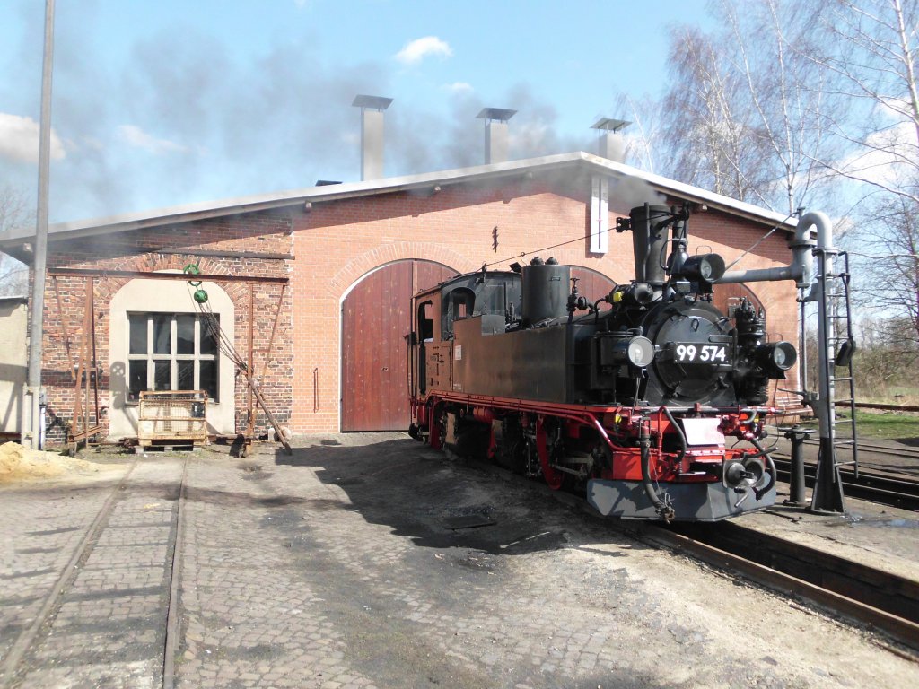 99 574 wird grad am BW Mgeln mit Wasser betankt! 14.04.2013 