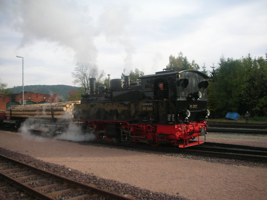 99 5901 bei Rangierarbeiten im Bahnhof  Gernrode  am 23.10.2010