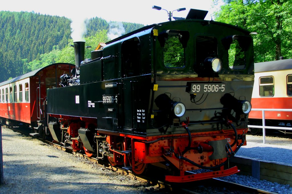 99 5906 mit einem Zug in Richtung Stiege am 03.06.2011 im Bahnhof Eisfelder Talmhle.