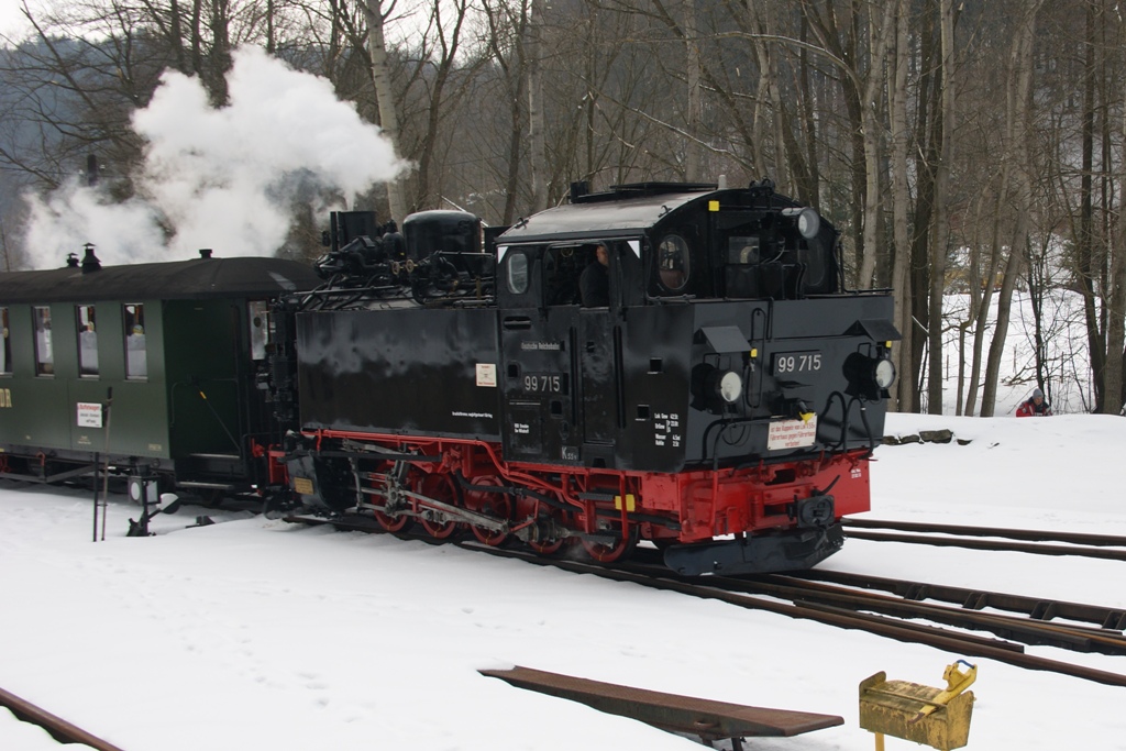 99 715 bei der Einfahrt in den Bahnhof Steinbach, am 29.3.2013.