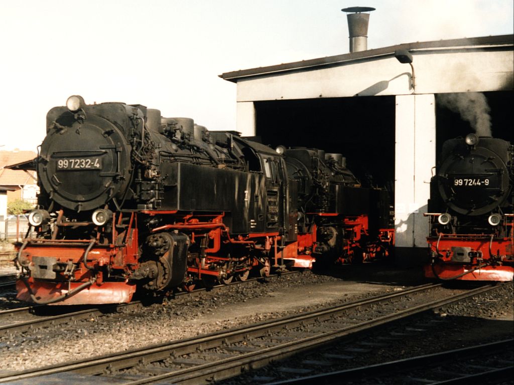 99 7232-4 der Harzer Schmalspurbahnen in Bahnbetriebswerke Wernigerode am 16-10-1997. Bild und scan: Date Jan de Vries. 