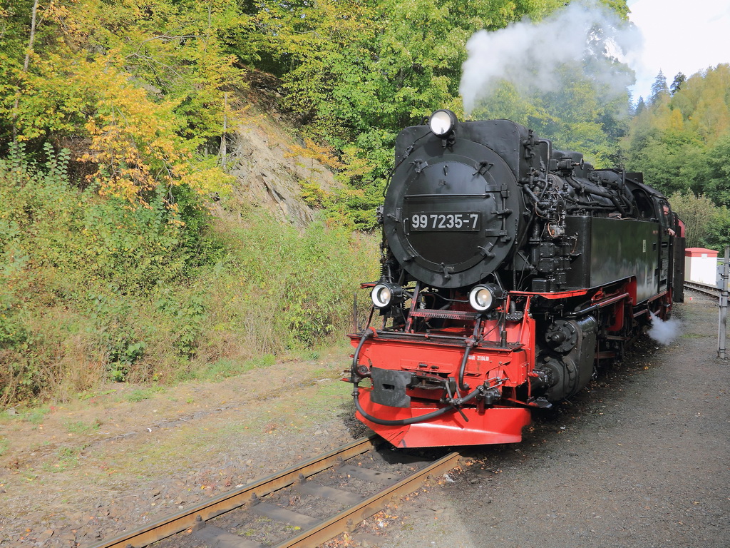 99 7235-7 am 22. September 2012 bei der Einfahrt in Mgdesprung.

