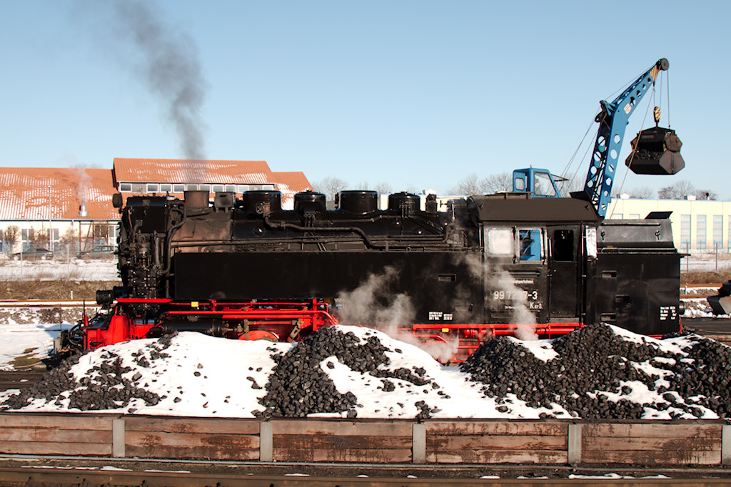 99 7237 beim Bekohlen in Wernigerode am Morgen des 04.03.2013